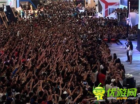 CJ2014：杰森斯坦森攜車模登臺 CJ史上最大牌亮相