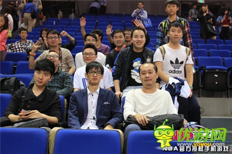與NBA巨星對(duì)抗《NBA夢(mèng)之隊(duì)》引爆“NBA球迷日”